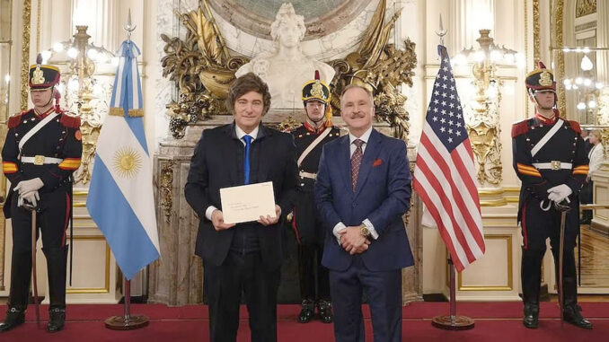 02 milei junto a lamelas